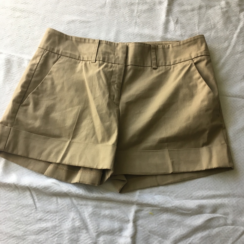 New York and Co. Khaki Cuffed Shorts EUC Size 4